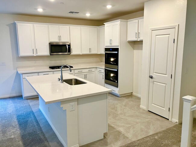 Building Photo - Brand new home in Summerlin's newest commu...