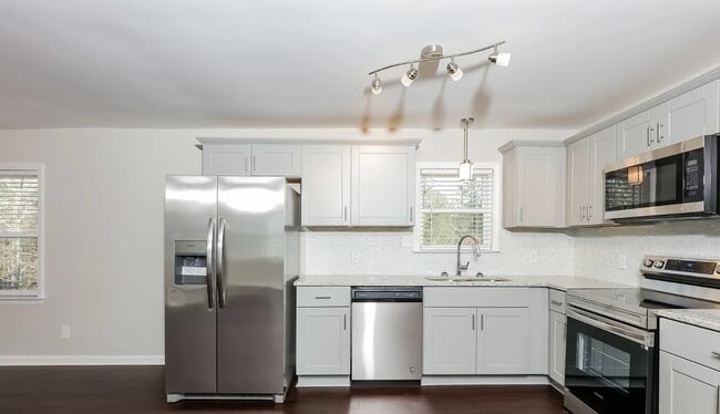 Foto del edificio - 631 Hurley Rd