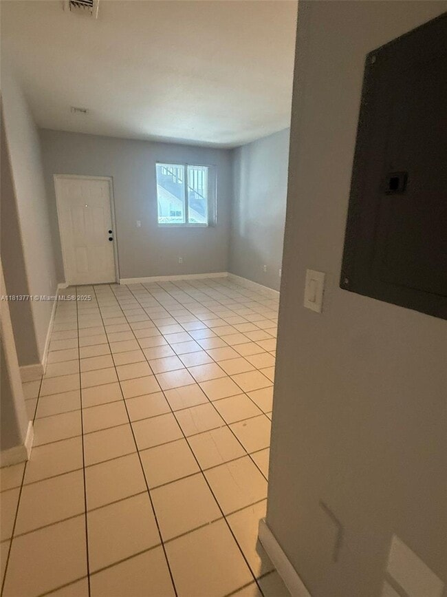 Building Photo - 1656 SE 29th Ct