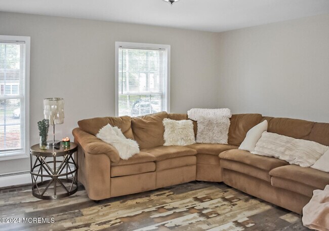 Building Photo - 309 Holly Blvd