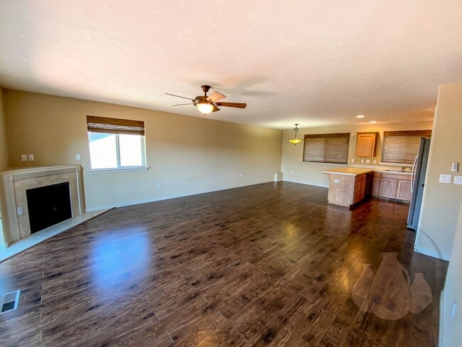 Building Photo - Gorgeous and Spacious South Salem Home