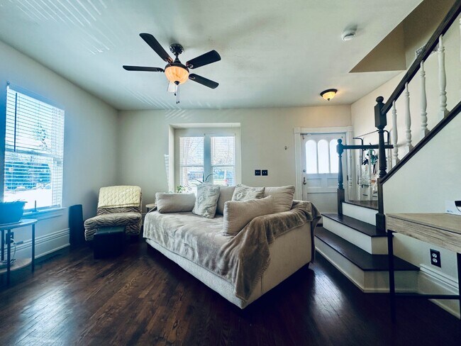 Foto del edificio - Charming 3 bedroom Victorian home!