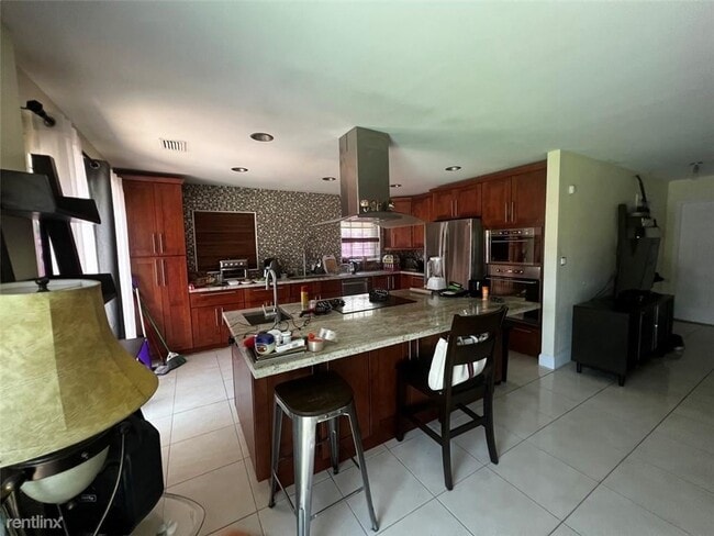 Building Photo - 3 br, 2 bath House - 8241 SW 3rd Ct