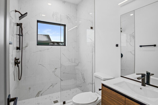 Foto del edificio - 122 Cottage St