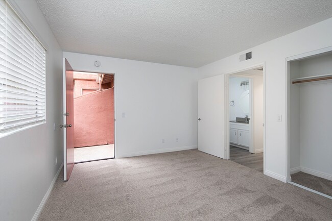 Downstairs Bedroom - Copper Hill Apartments