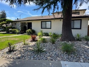 Building Photo - 849 Opal Dr