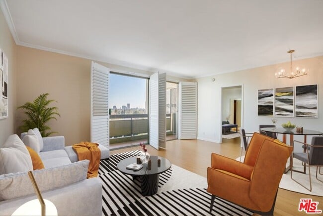 Building Photo - 321 S San Vicente Blvd