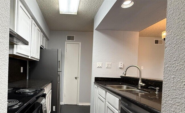 Foto del edificio - 250 El Dorado Blvd