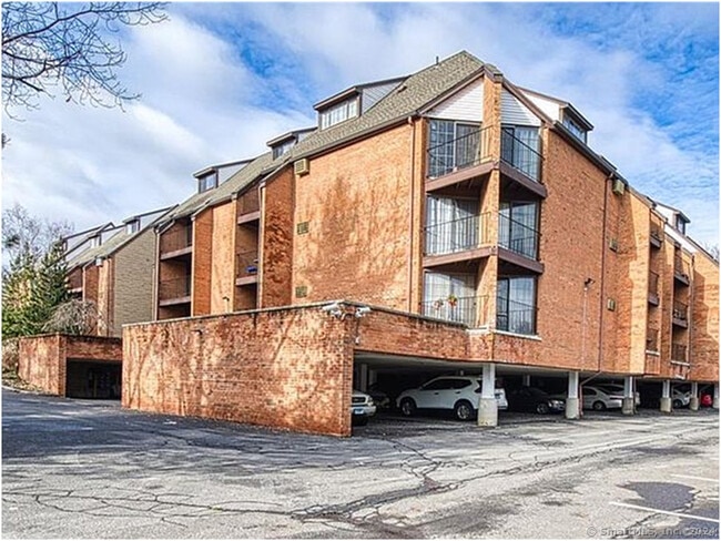Building Photo - 181 Loomis Dr