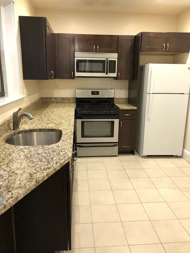 Foto principal - 12 Upland Rd