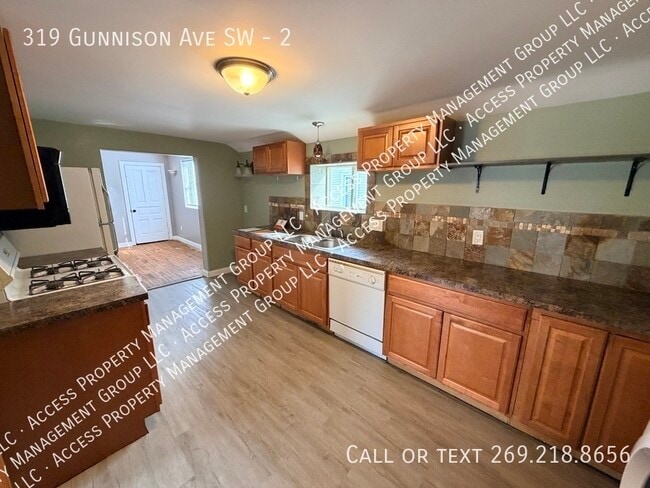 Foto del edificio - 319 Gunnison Ave SW
