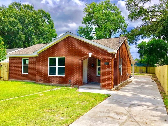 Building Photo - 230 Lindale St