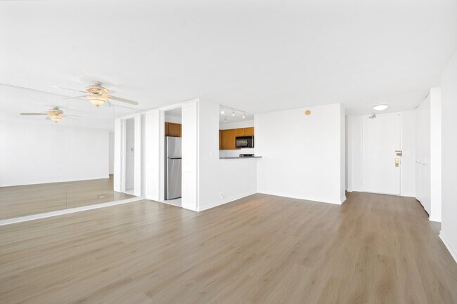 Foto del edificio - 655 W Irving Park Rd