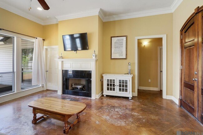 Foto del edificio - 10151 Hillmont Ave