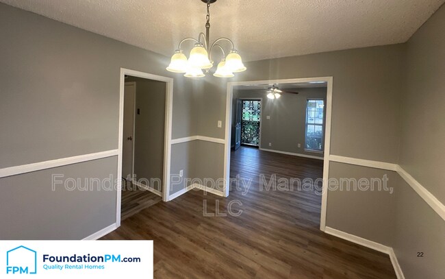 Foto del edificio - 4360 Howardcrest Dr