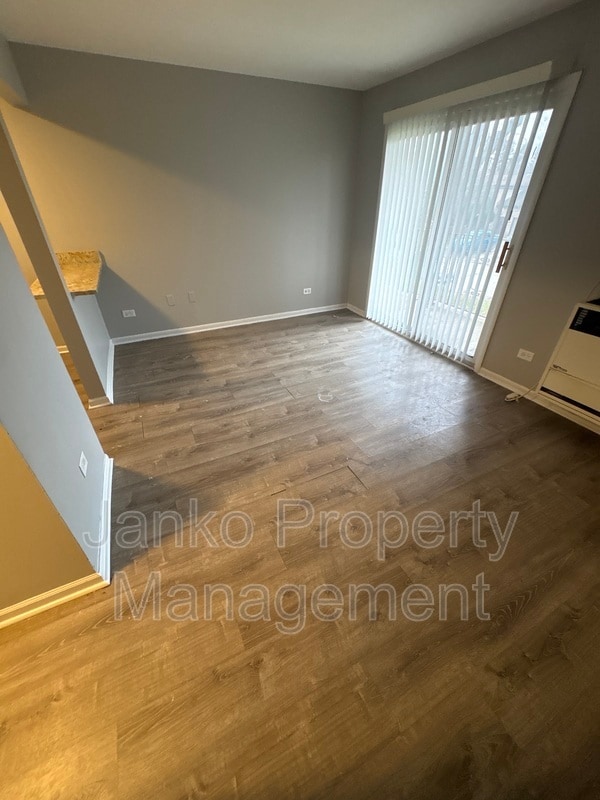 Foto del edificio - 3353 Commercial Ave