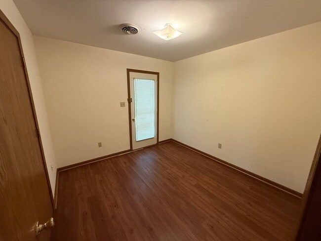 Building Photo - 216 John Chiles St