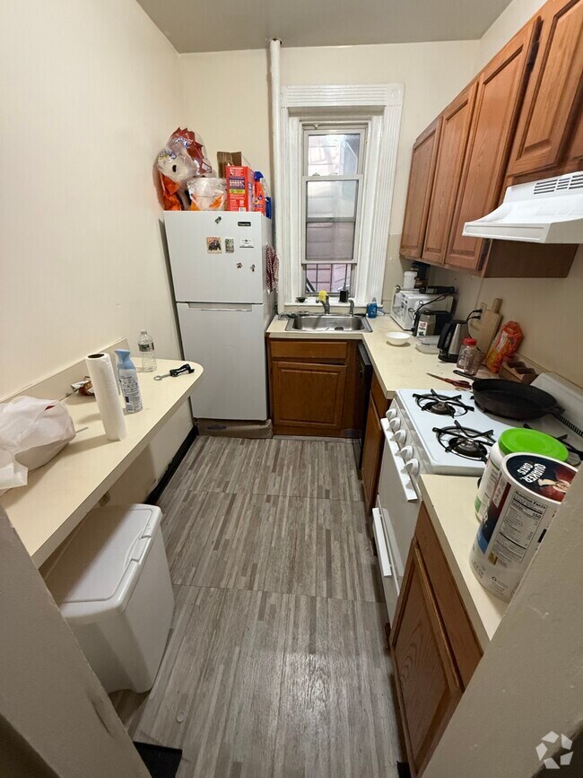 Building Photo - 463 Park Dr