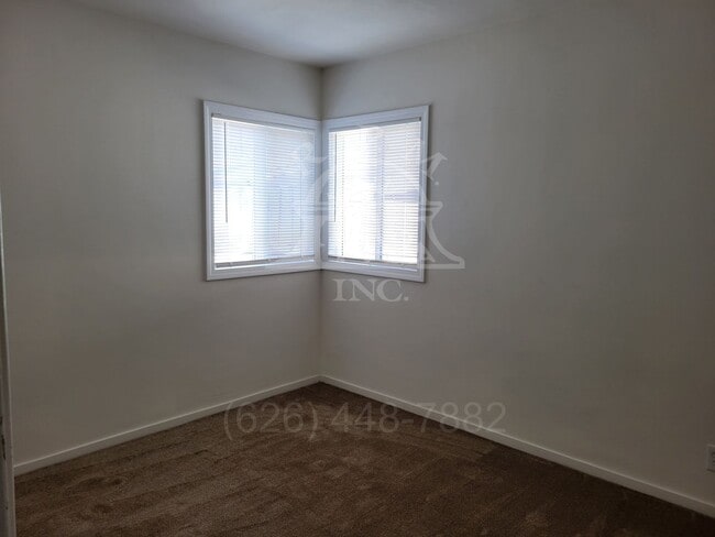 Foto del edificio - Forest Grove St 11238-11246