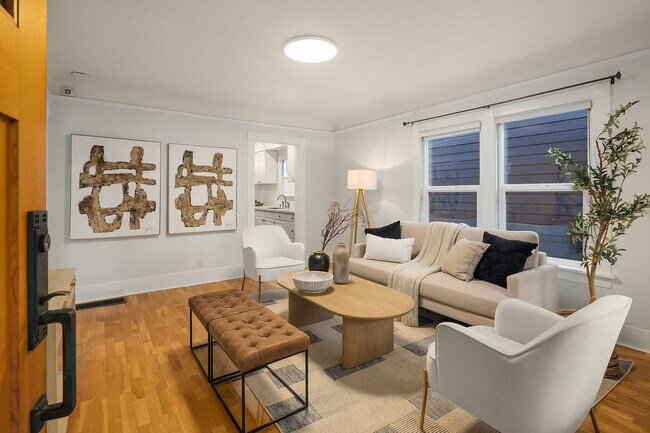 Foto del edificio - Timeless Elegant 4 Bedroom Craftsman Home ...
