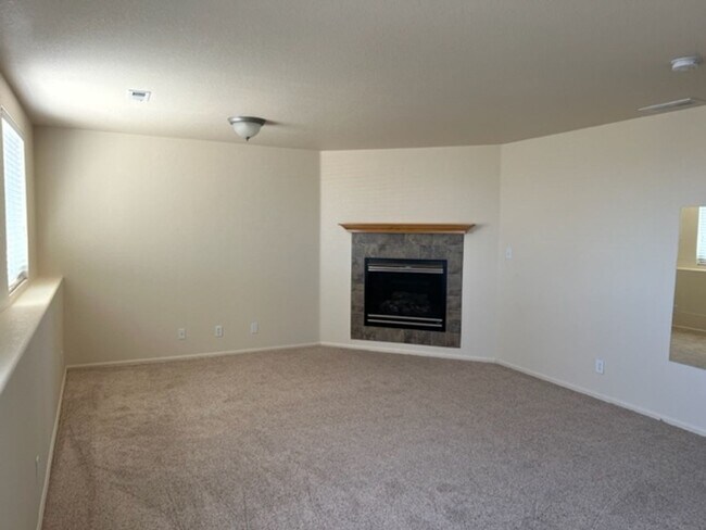 Building Photo - ALL PROSPECTIVE TENANTS MUST SUBMIT A $58 NON-REFUNDABLE APPLICATION FEE PER APPLICANT ONLINE AND...