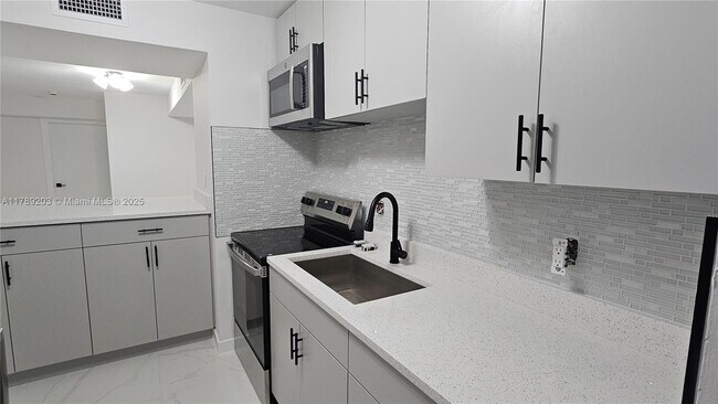 Foto del edificio - 19800 SW 103rd Ct