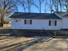 Building Photo - 711 Rollins St