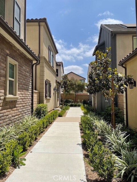 Foto del edificio - 16173 Paddock Ave