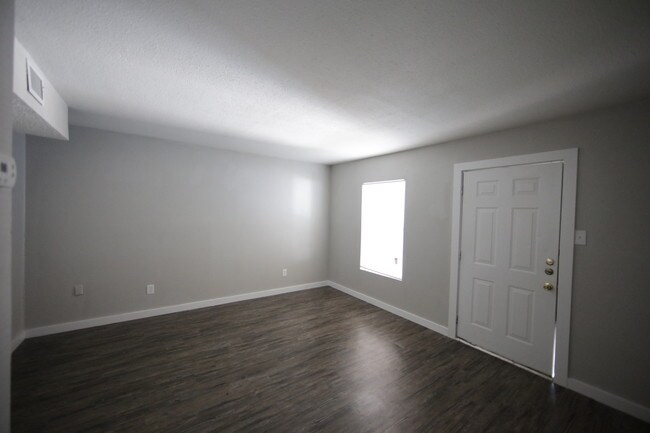 Building Photo - 725 S Carancahua St