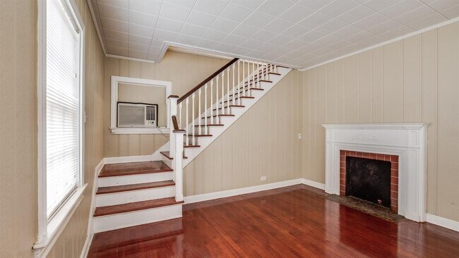Building Photo - 1719 Fourcade St