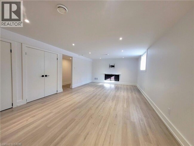 Building Photo - 664 Hiawatha Blvd