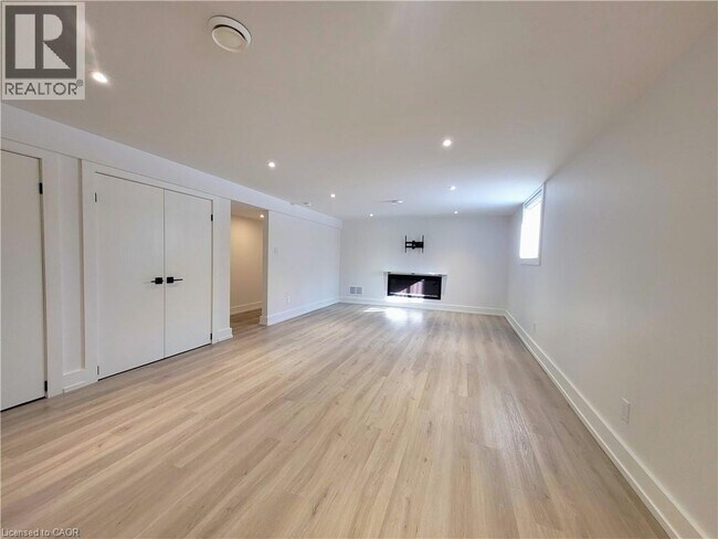 Photo du bâtiment - 664 Hiawatha Blvd