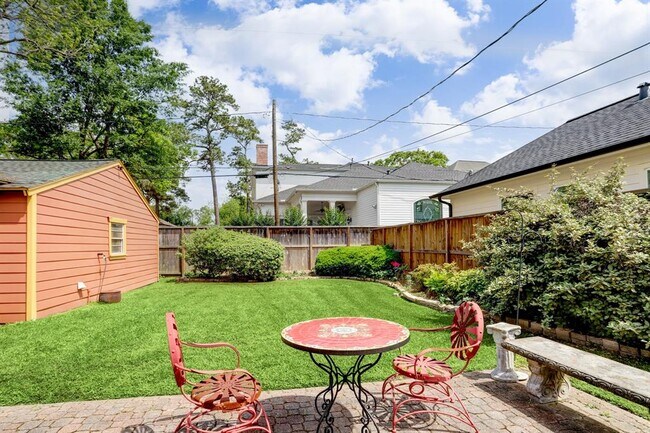 Expansive backyard with detached garage - 1630 Chippendale Rd