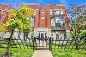 Building Photo - 802 W University Ln
