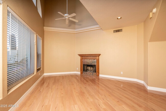 Building Photo - 4927 E Hazel Dr