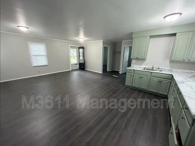 Building Photo - 2745 S 37th St