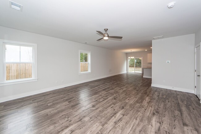 Building Photo - 4 Bedroom 2.5 Bath Home in Pine Hill - Sum...