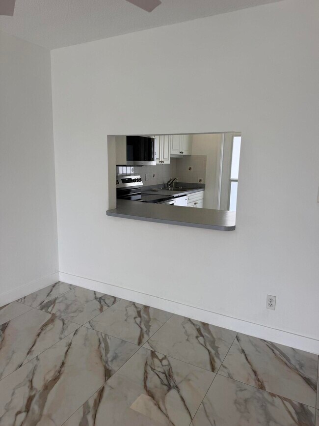 Foto del edificio - 1100 Pine Dr