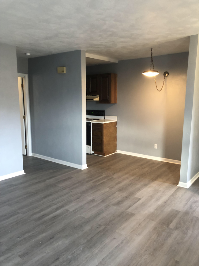 Building Photo - 5140 Russet Dr