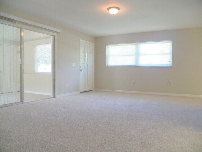 Building Photo - Cute 2/1 Home W/ Fenced Yard!
