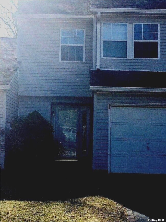 Building Photo - 702 Sara Cir