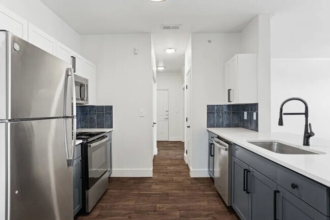 Foto del edificio - 7301 Oakmont Blvd