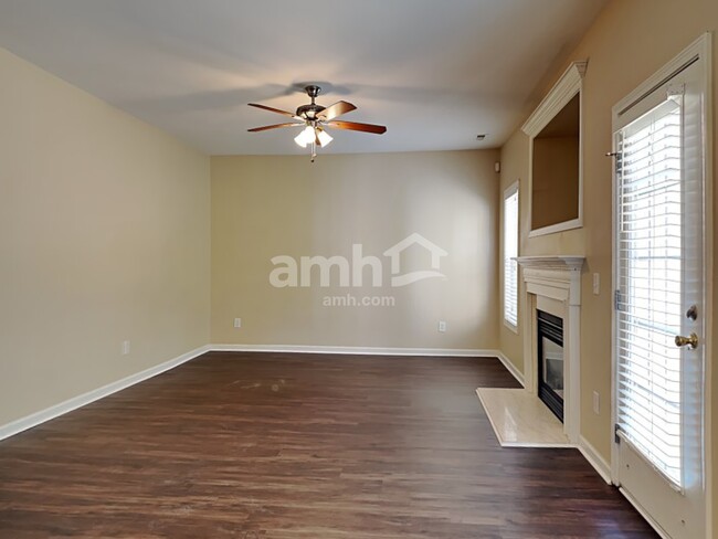 Building Photo - 661 Hay River Street