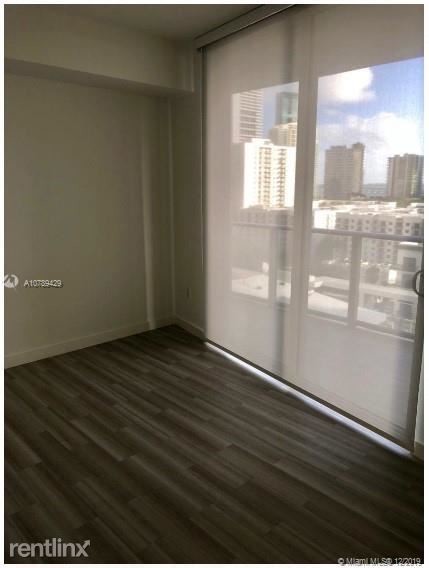 Foto del edificio - 1 br, 1 bath  - Brickell Ten Condo