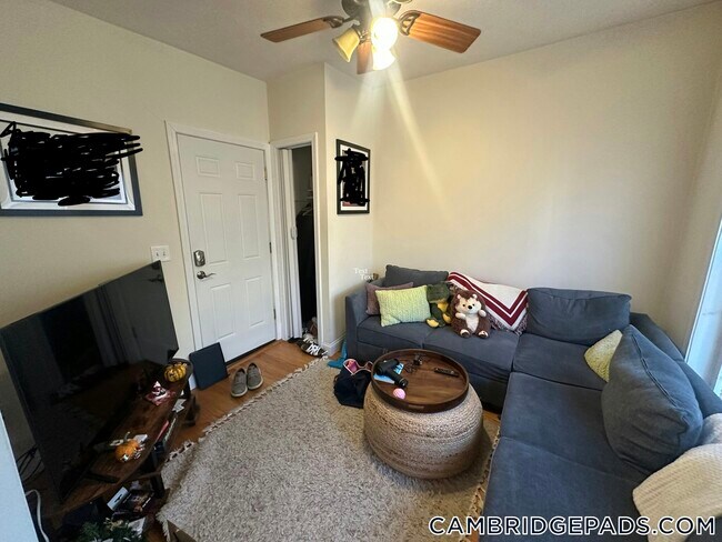 Foto del edificio - 1054 Cambridge St