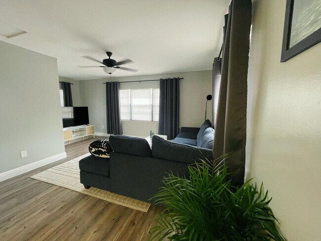 Foto del edificio - 4815 NE Savannah Rd