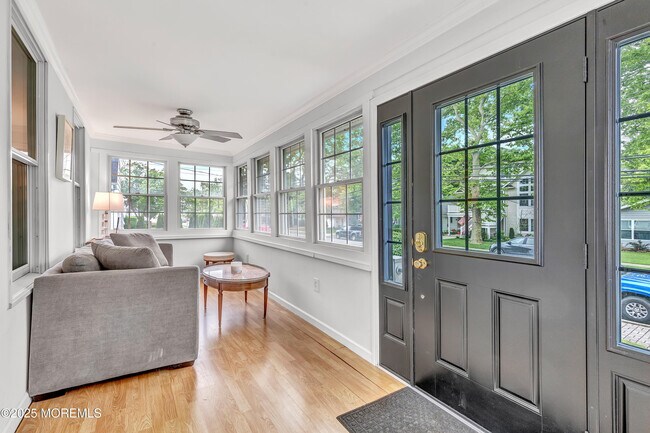 Foto del edificio - 370 E Main St