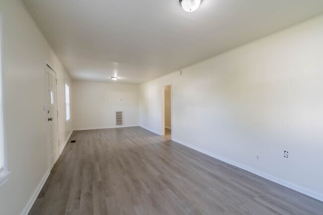 Foto del edificio - 3 Bed | 1 Bath | West Tulsa
