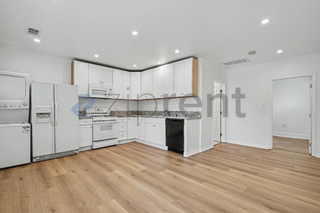 Building Photo - Unit