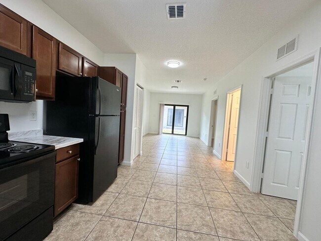 Building Photo - 1045 Villas LLC (1035 NE 10th Ave)